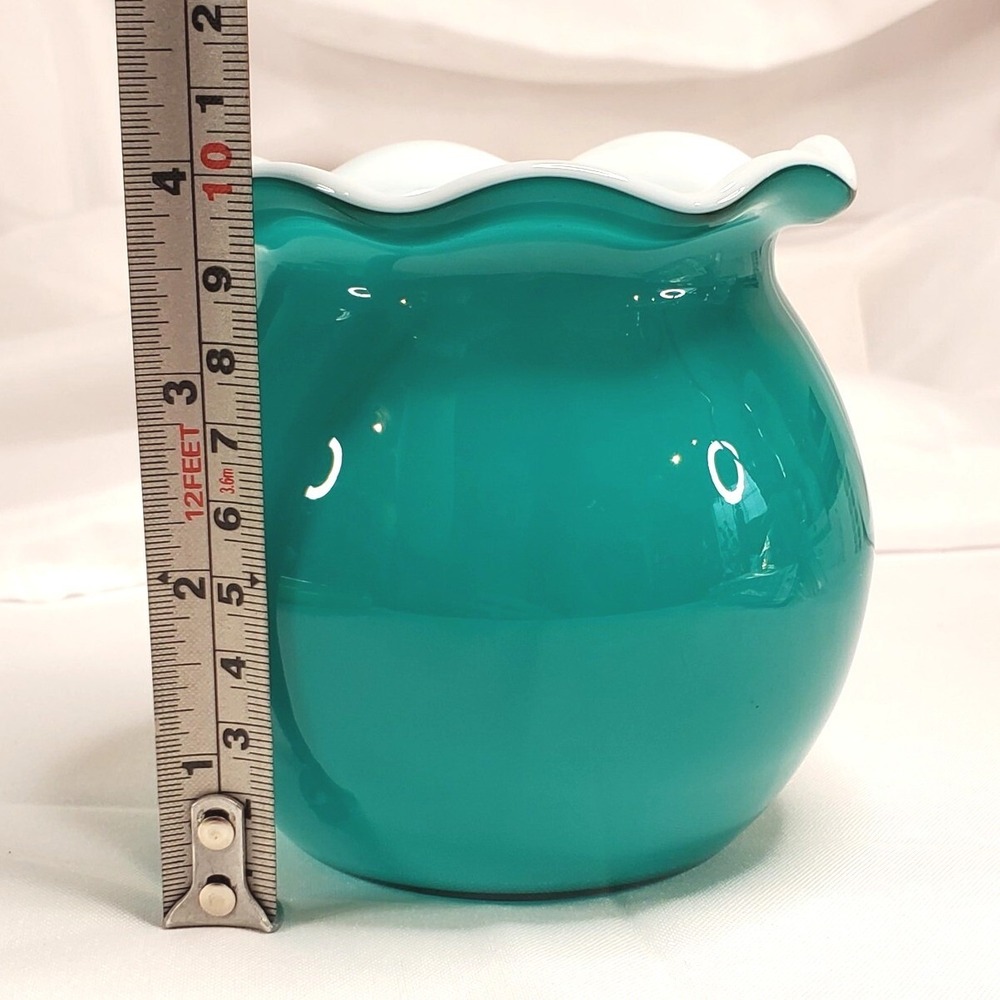 Gorgeous Design China 4" Ruffled Edge Glass Bowl Vase Turquoise & White Inside - Picture 7 of 10